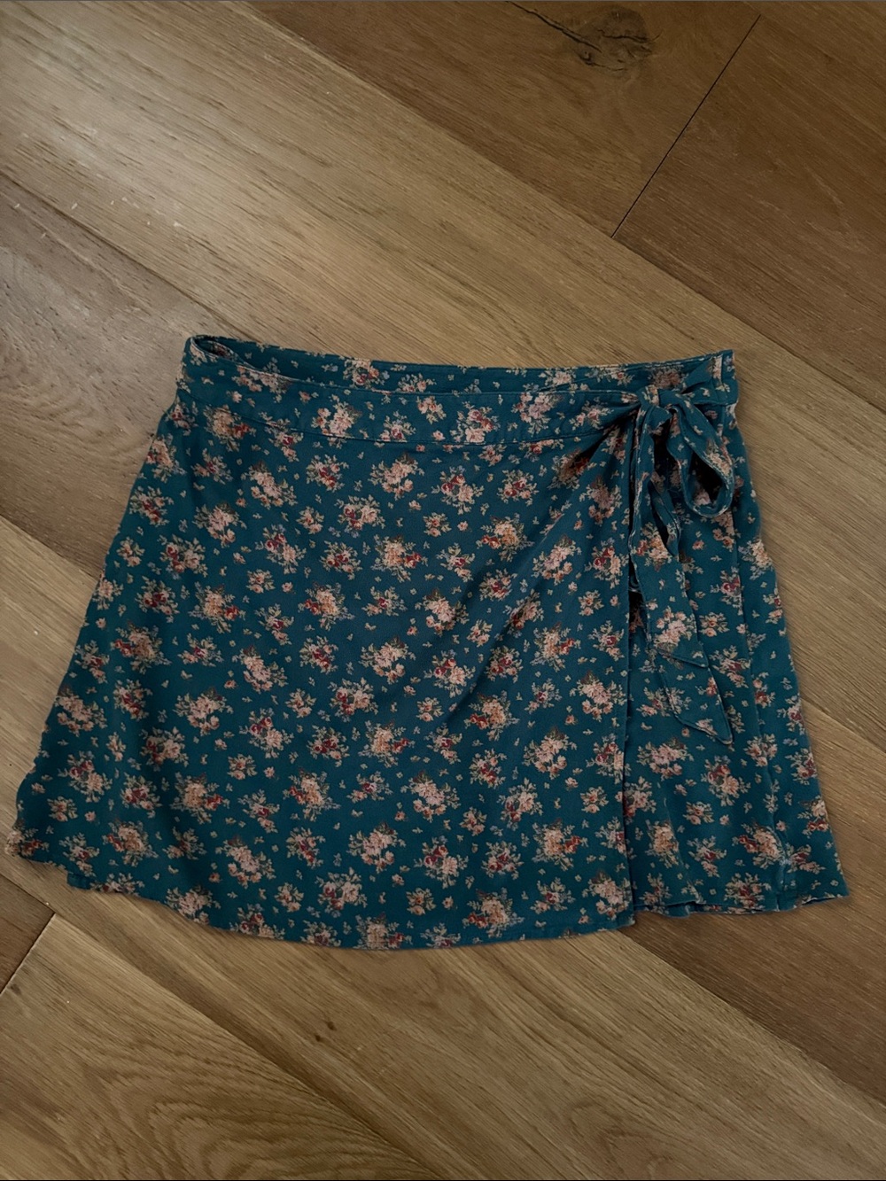 American Eagle High-Waisted Wrap Mini Skirt, Size Medium